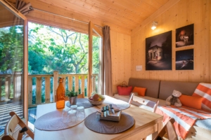 Nantes Camping - Hébergement - La Cabane du Voyage - Salon