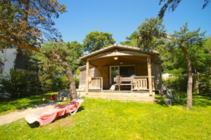 Nantes Camping - Hébergement - Chalet Le Royal - Terrasse