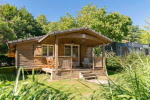 Nantes Camping - Hébergement - Chalet Le Titan - Terrasse