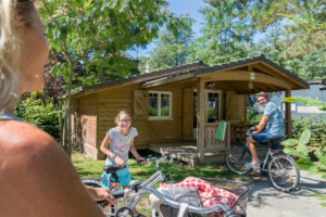 Nantes Camping - Hébergement - Chalet Le Titan - Extérieur - Vélos