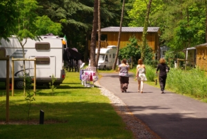 Nantes camping - Emplacement camping car en herbe