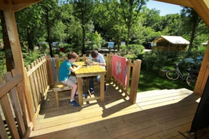 Nantes Camping - Hébergement - Tente Safari - Terrasse
