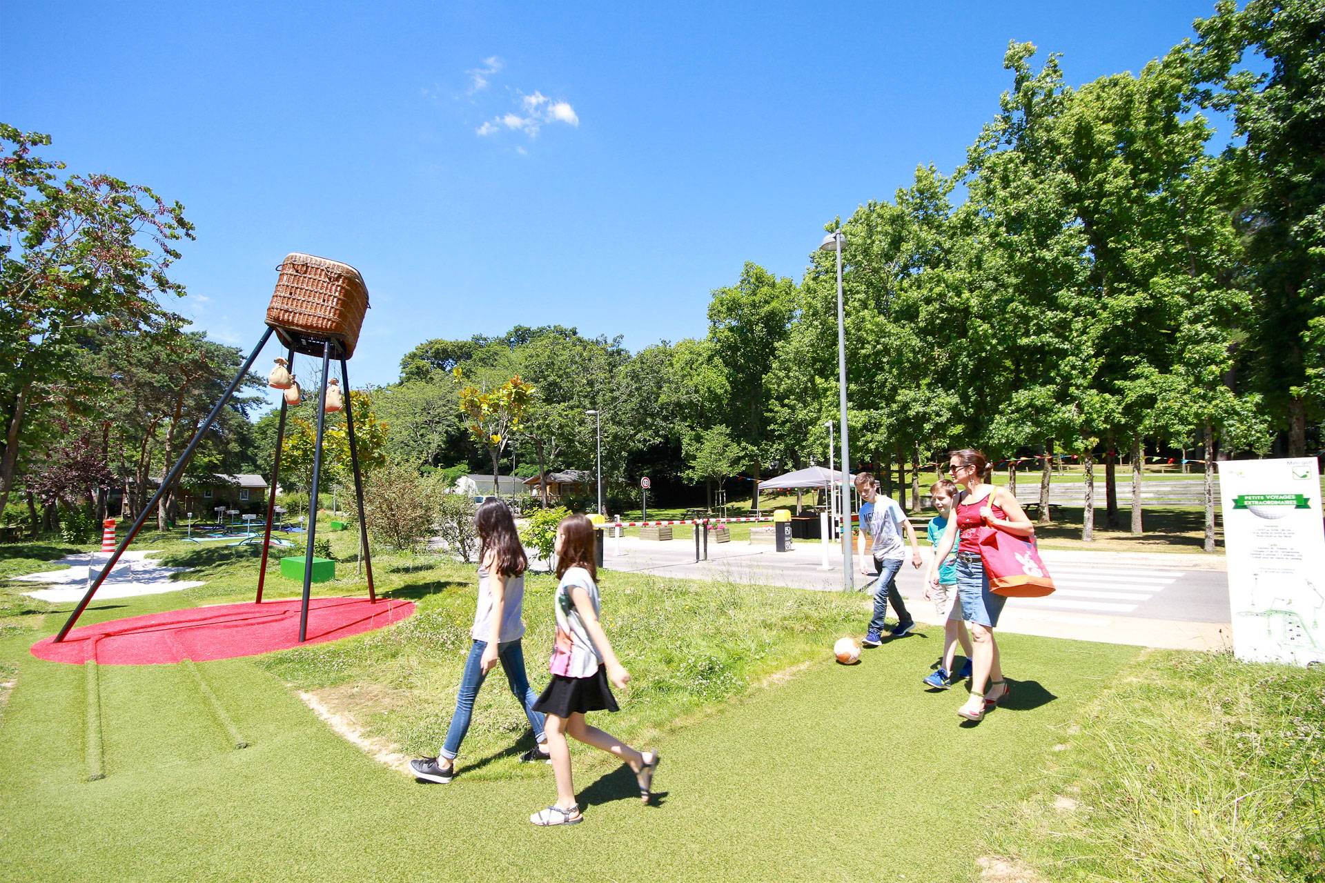 Piscine, Patinoire et Mini-golf au Petit Port de Nantes